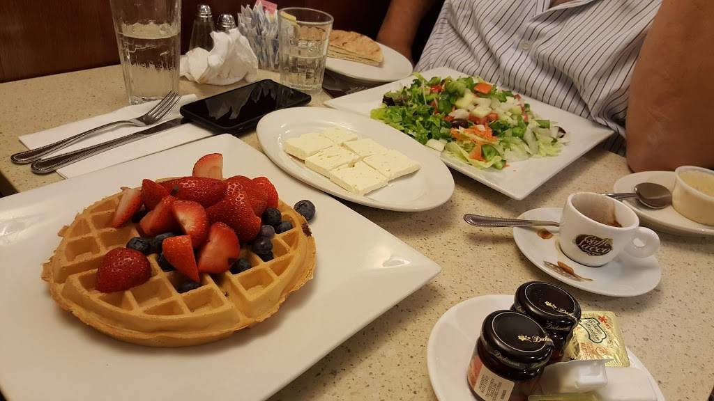 Three Guys | restaurant | 960 Madison Ave, New York, NY 10021, USA | 2126288108 OR +1 212-628-8108