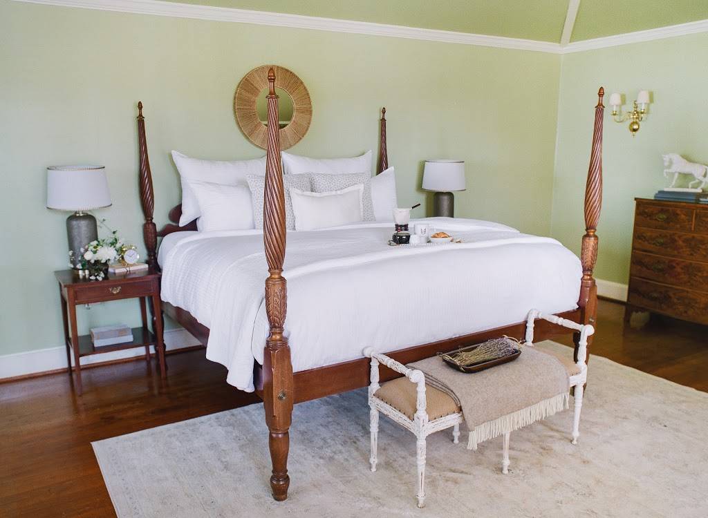 The Red Fox Inn & Tavern | restaurant | 2 E Washington St, Middleburg, VA 20117, USA | 5406876301 OR +1 540-687-6301