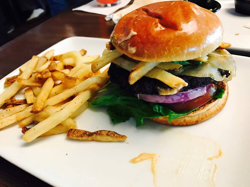 TGI Fridays | restaurant | 4650 King St, Alexandria, VA 22302, USA | 7039314100 OR +1 703-931-4100