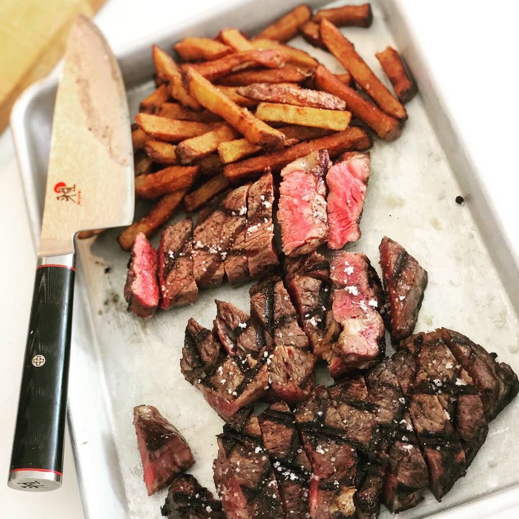 Gourmeyeur | restaurant | 3535 Desserte Nord Autoroute 440 O, Laval, QC H7P 5G9, Canada | 4506815528 OR +1 450-681-5528