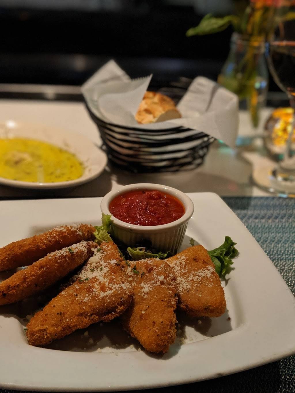 Cassarinos Restaurant | restaurant | 177 Atwells Ave, Providence, RI 02903, USA | 4016484900 OR +1 401-648-4900