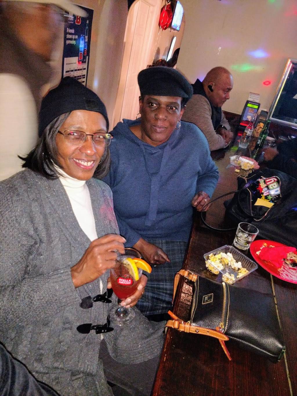 Stonies Pub and Grill | restaurant | 5400 Carthage Ave, Cincinnati, OH 45212, USA | 5139544002 OR +1 513-954-4002