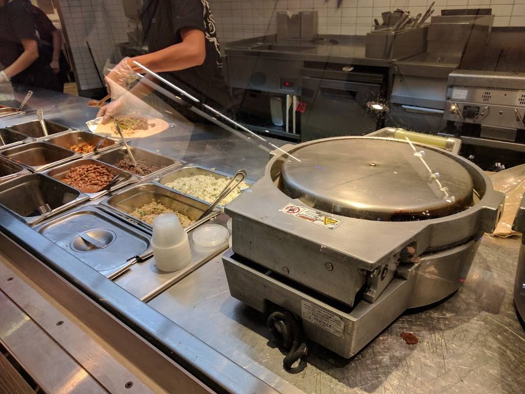Chipotle Mexican Grill | restaurant | 11690 San Vicente Blvd, Los Angeles, CA 90049, USA | 4246524336 OR +1 424-652-4336