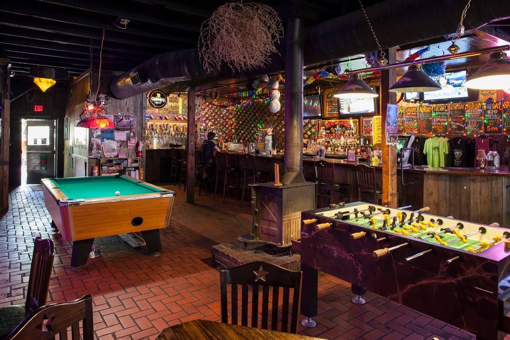 The Local Pub and Patio | restaurant | 2610 Guadalupe St, Austin, TX 78705, USA | 5124782337 OR +1 512-478-2337