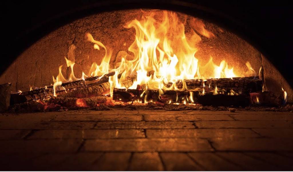 Famiglia Fornaciari Wood Fired Pizza | restaurant | 1268 Broadway unit B, Saugus, MA 01906, USA | 7815585353 OR +1 781-558-5353