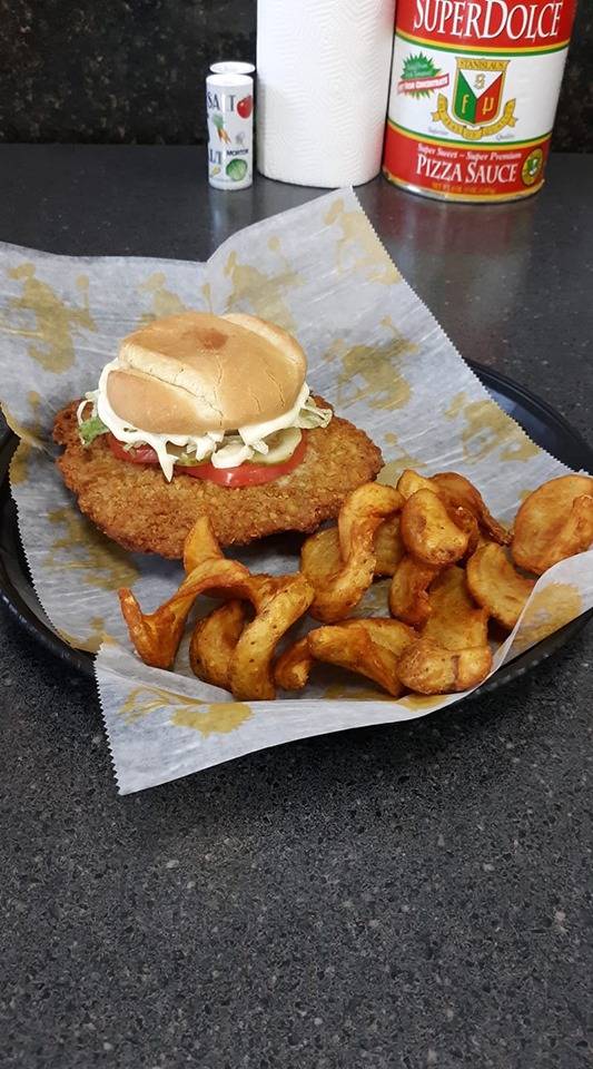 Hometown Lockerroom pizza & Subs | restaurant | 117 S Main St, St Marys, OH 45885, USA | 4193940130 OR +1 419-394-0130