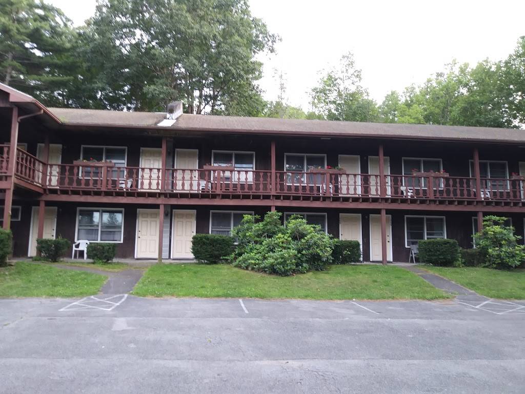 Roaring Brook Ranch & Tennis Resort | restaurant | 2206 NY-9N, Lake George, NY 12845, USA | 5186685767 OR +1 518-668-5767