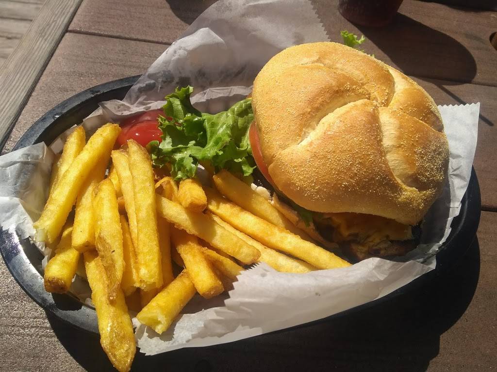 Finns Beachside Pub | restaurant | 101 N Ocean Shore Blvd, Flagler Beach, FL 32136, USA | 3864397755 OR +1 386-439-7755