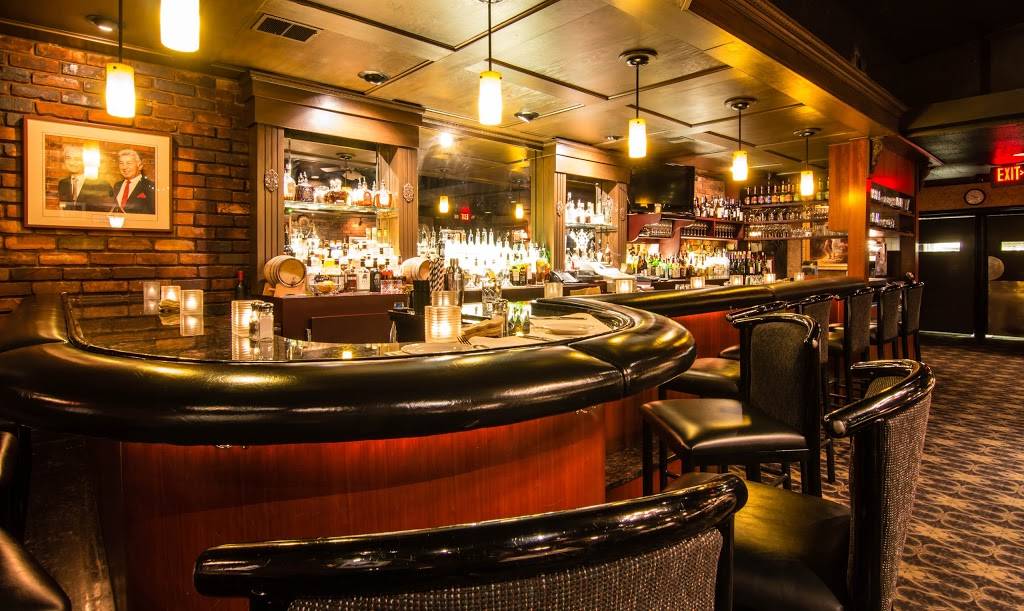 Mr. Pauls Chop House | restaurant | 29850 Groesbeck Hwy, Roseville, MI 48066, USA | 5867777770 OR +1 586-777-7770