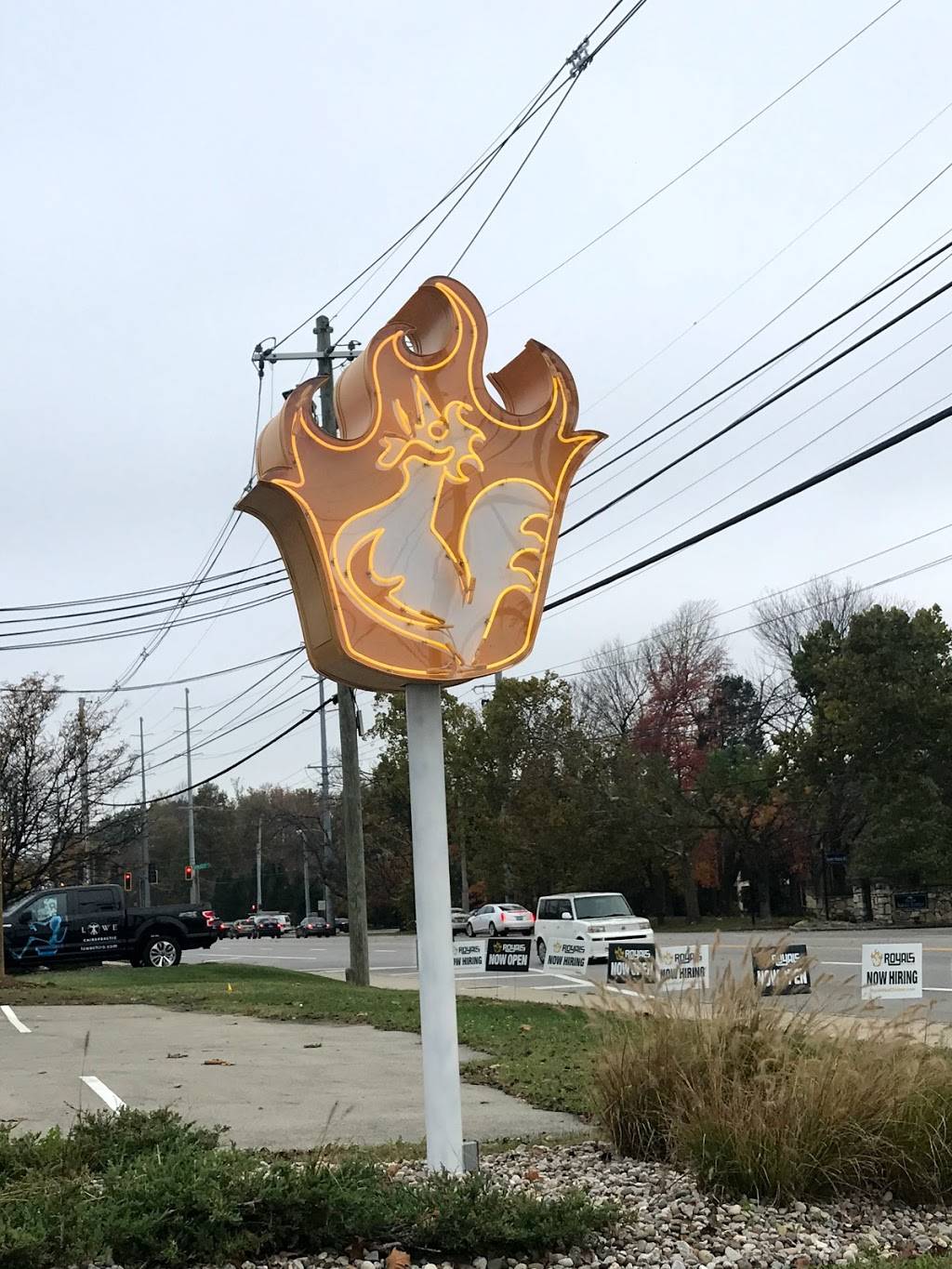 Royals Hot Chicken | restaurant | 10310 Shelbyville Rd, Louisville, KY 40223, USA | 5022427200 OR +1 502-242-7200