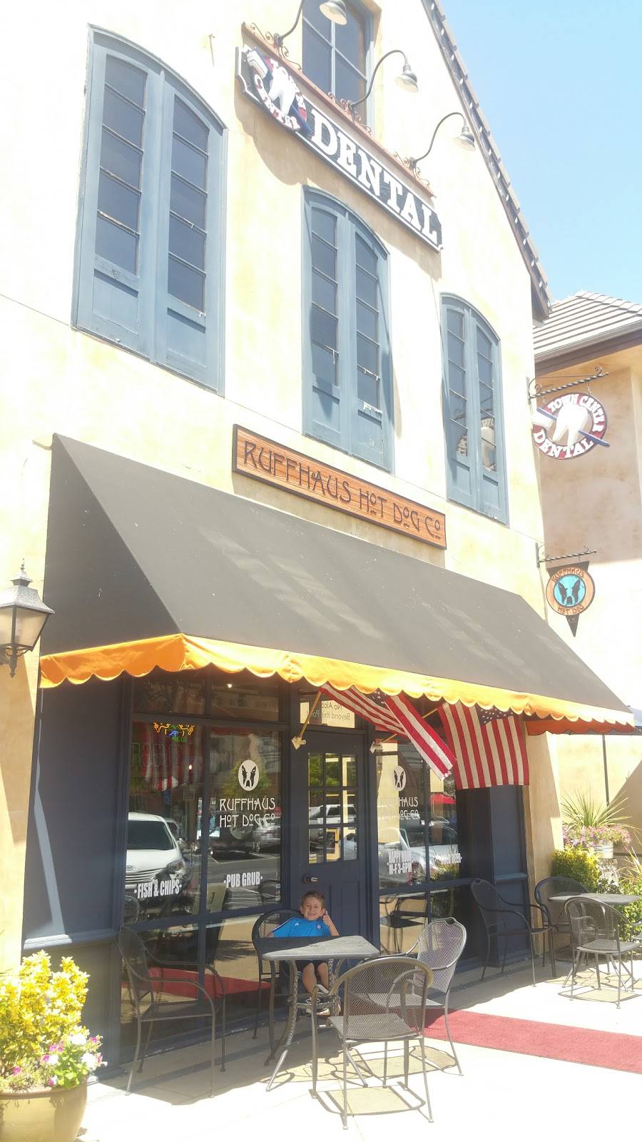 Ruffhaus Hot Dog Co. | restaurant | 4355 Town Center Blvd #114, El Dorado Hills, CA 95762, USA | 9169413647 OR +1 916-941-3647