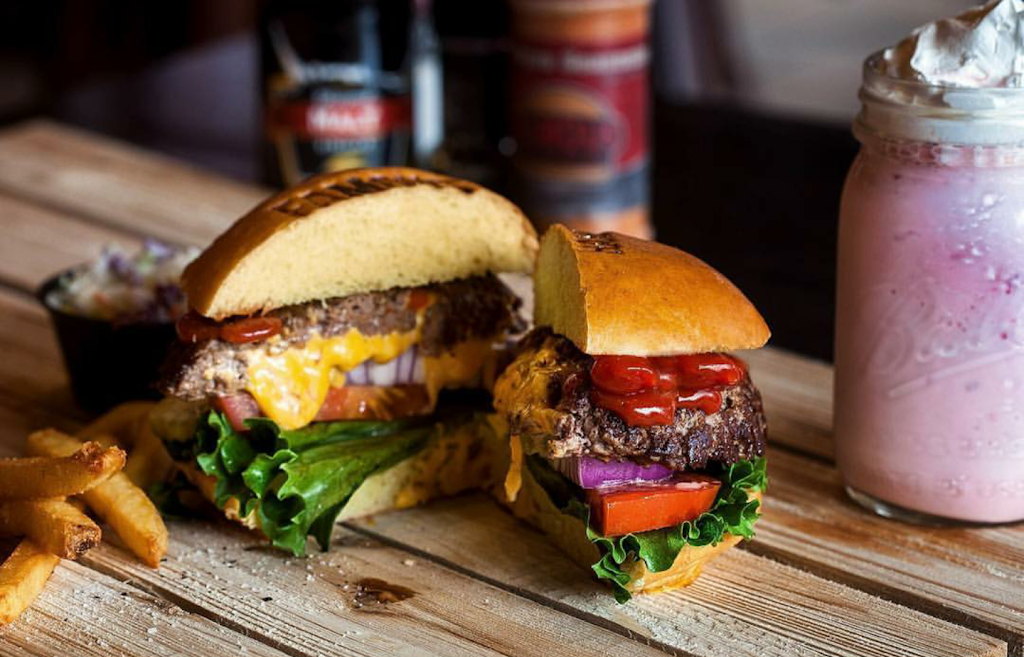 Famous Hamburger | restaurant | 44011 Ford Rd, Canton, MI 48187, USA | 7346671276 OR +1 734-667-1276