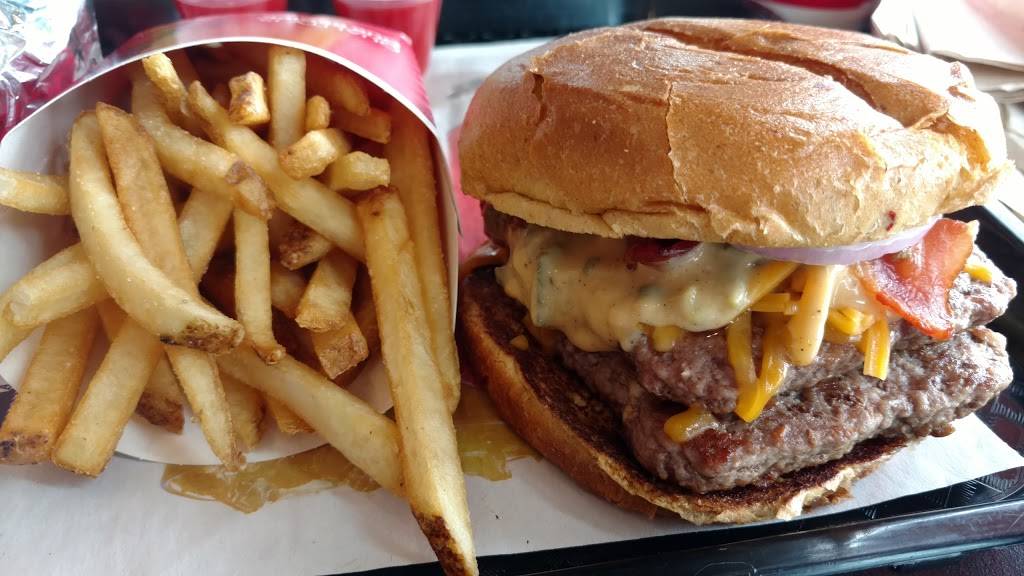 Wendys | restaurant | 1530 E Algonquin Rd, Schaumburg, IL 60173, USA | 8473030242 OR +1 847-303-0242