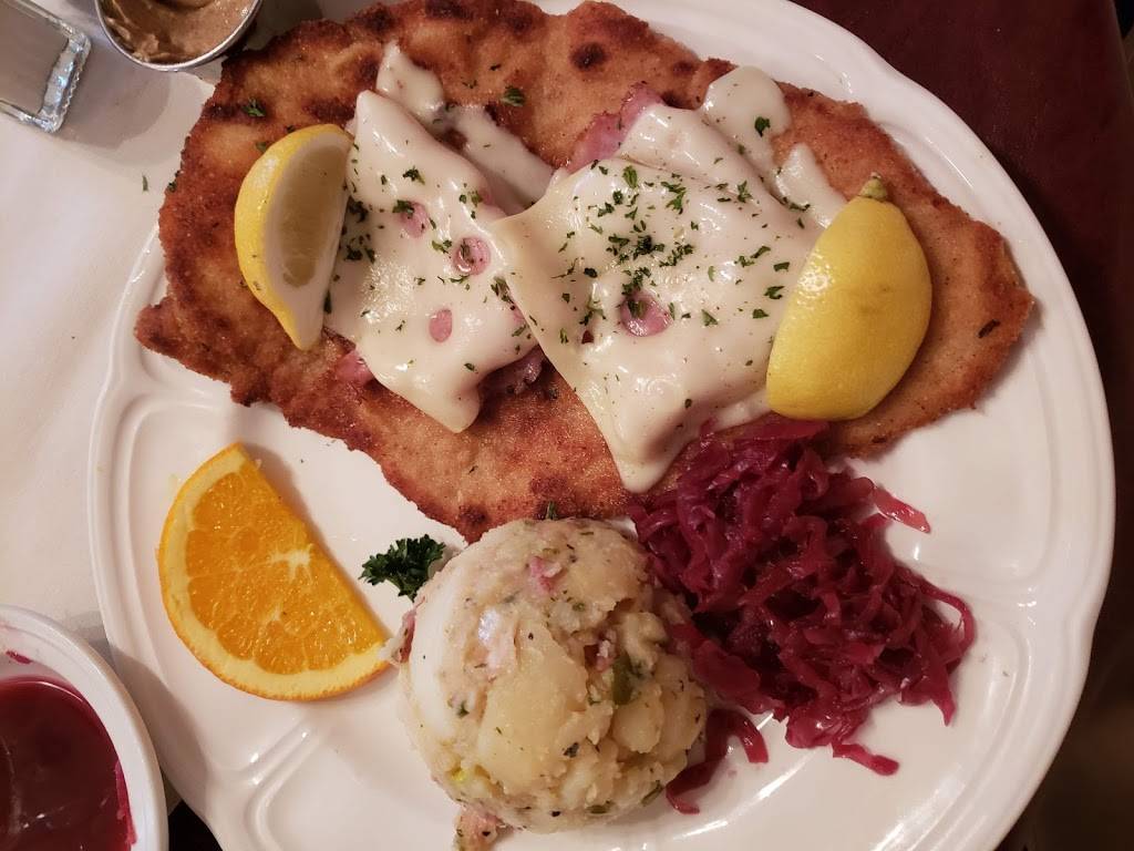 Alpine Haus Restaurant | restaurant | 251 S Seguin Ave, New Braunfels, TX 78130, USA | 8302140205 OR +1 830-214-0205