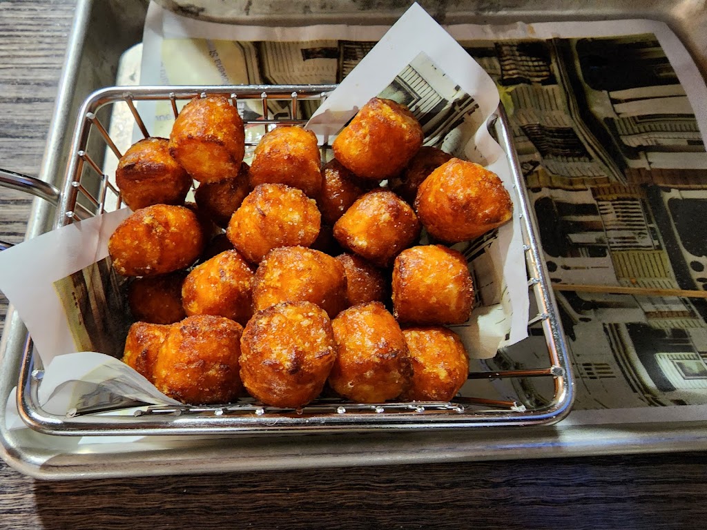 Wahlburgers @ Hy-Vee | restaurant | 2150 E Sunshine St, Springfield, MO 65804, USA | 4174446860 OR +1 417-444-6860