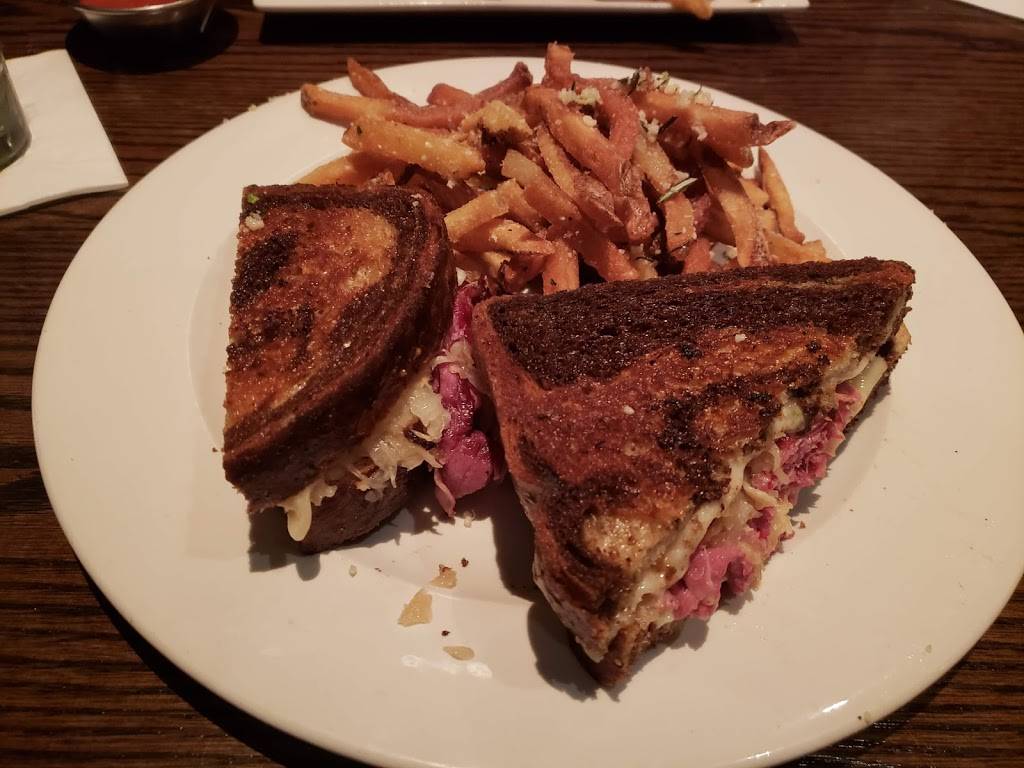 Burtons Grill of Burlington | restaurant | Middlesex Commons, 43 Middlesex Turnpike #10b, Burlington, MA 01803, USA | 7812212281 OR +1 781-221-2281