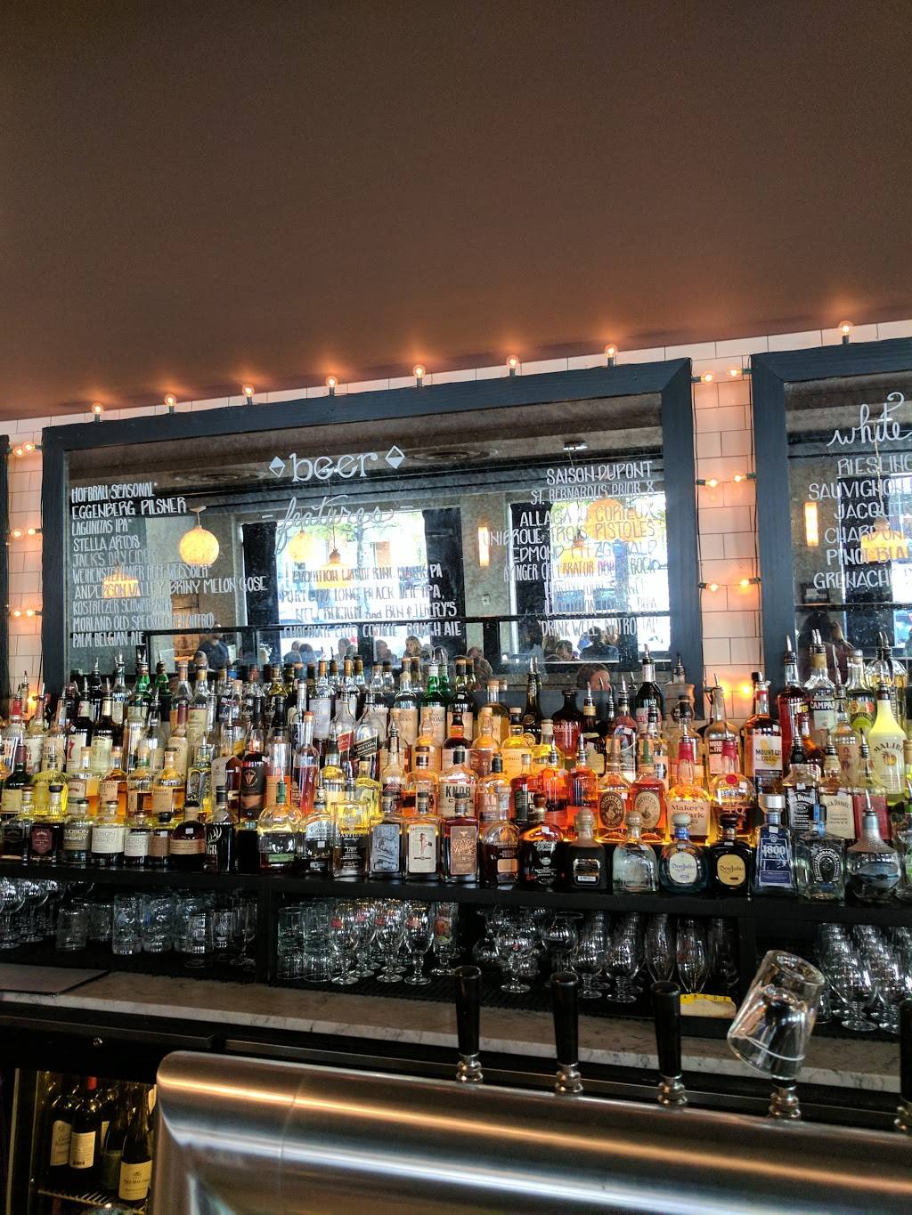 Lyon Hall | restaurant | 3100 Washington Blvd, Arlington, VA 22201, USA | 7037417636 OR +1 703-741-7636