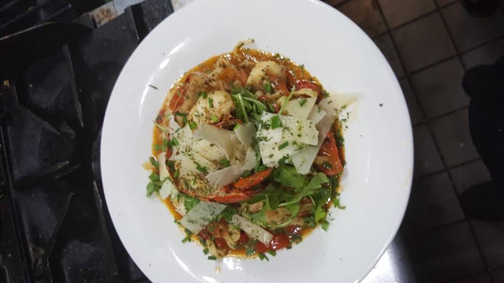 Annas Harborside Grille | restaurant | 145 Water St, Plymouth, MA 02360, USA | 5085917372 OR +1 508-591-7372