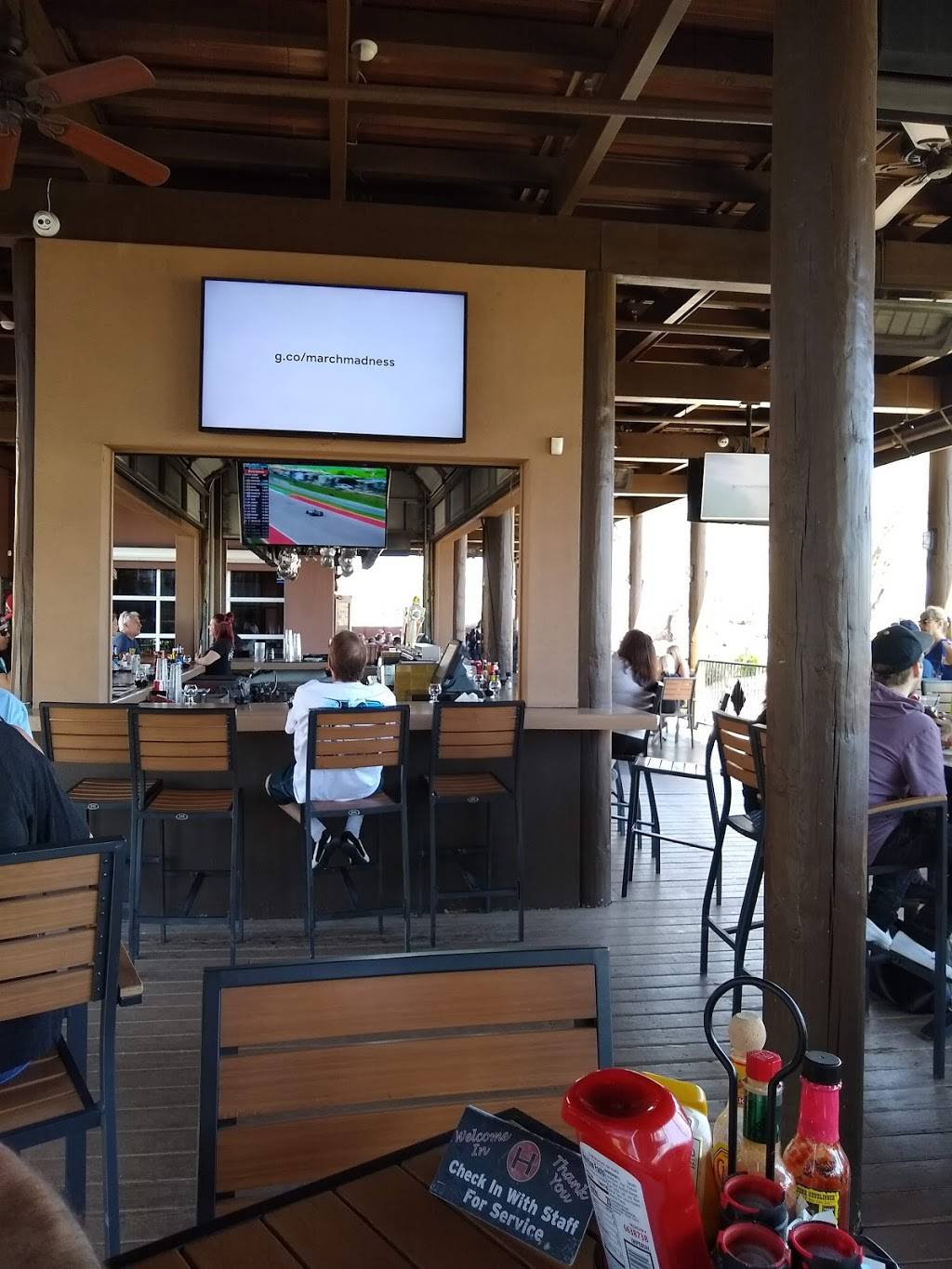 The Hub Grill and Bar | restaurant | 1860 S Stapley Dr, Mesa, AZ 85204, USA | 4804942699 OR +1 480-494-2699