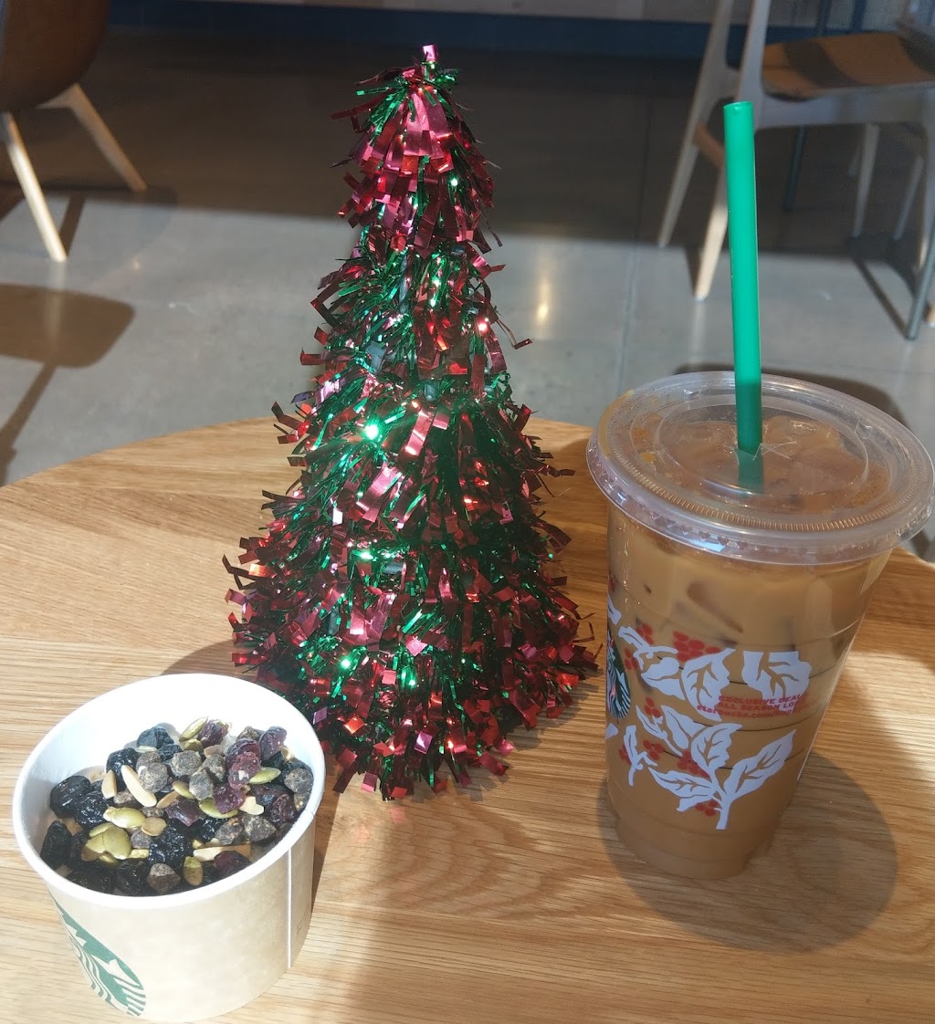 Starbucks | cafe | 421 N White Mountain Rd, Show Low, AZ 85901, USA | 9285328681 OR +1 928-532-8681