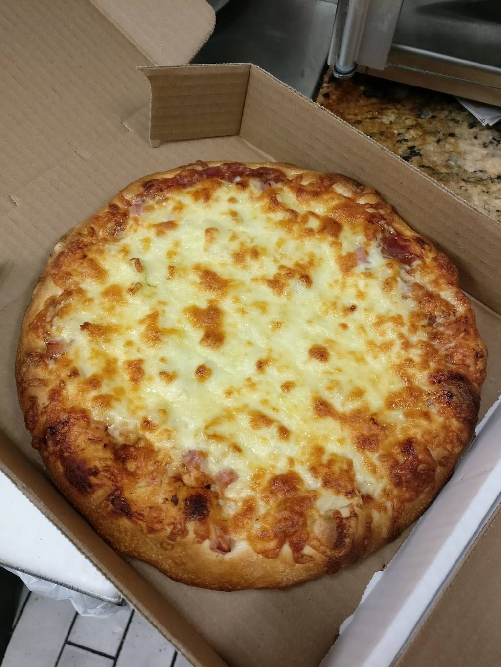 House Of Pizza | restaurant | 160 Richmond Rd, Ottawa, ON K1Z 6W2, Canada | 6137282422 OR +1 613-728-2422