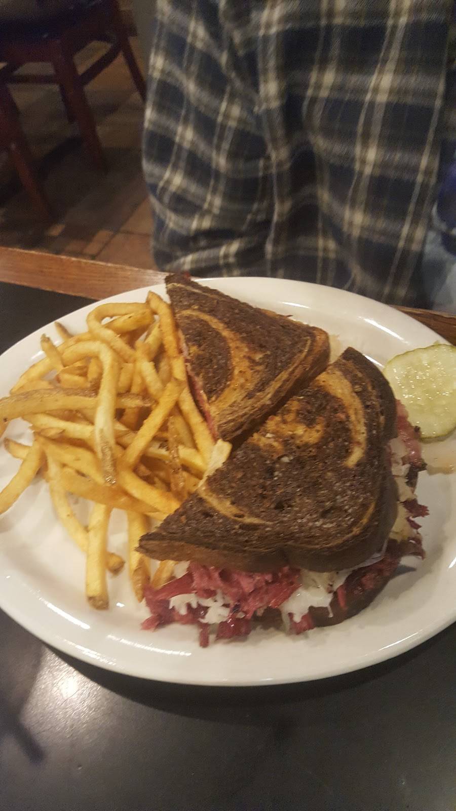 Carbones Pizza and Sports Bar | restaurant | 825 1st St SE, New Prague, MN 56071, USA | 9527585522 OR +1 952-758-5522