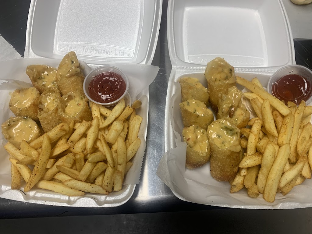 Magillas Grill and Lounge | restaurant | 1928 E Judge Perez Dr, Chalmette, LA 70043, USA | 5042528509 OR +1 504-252-8509