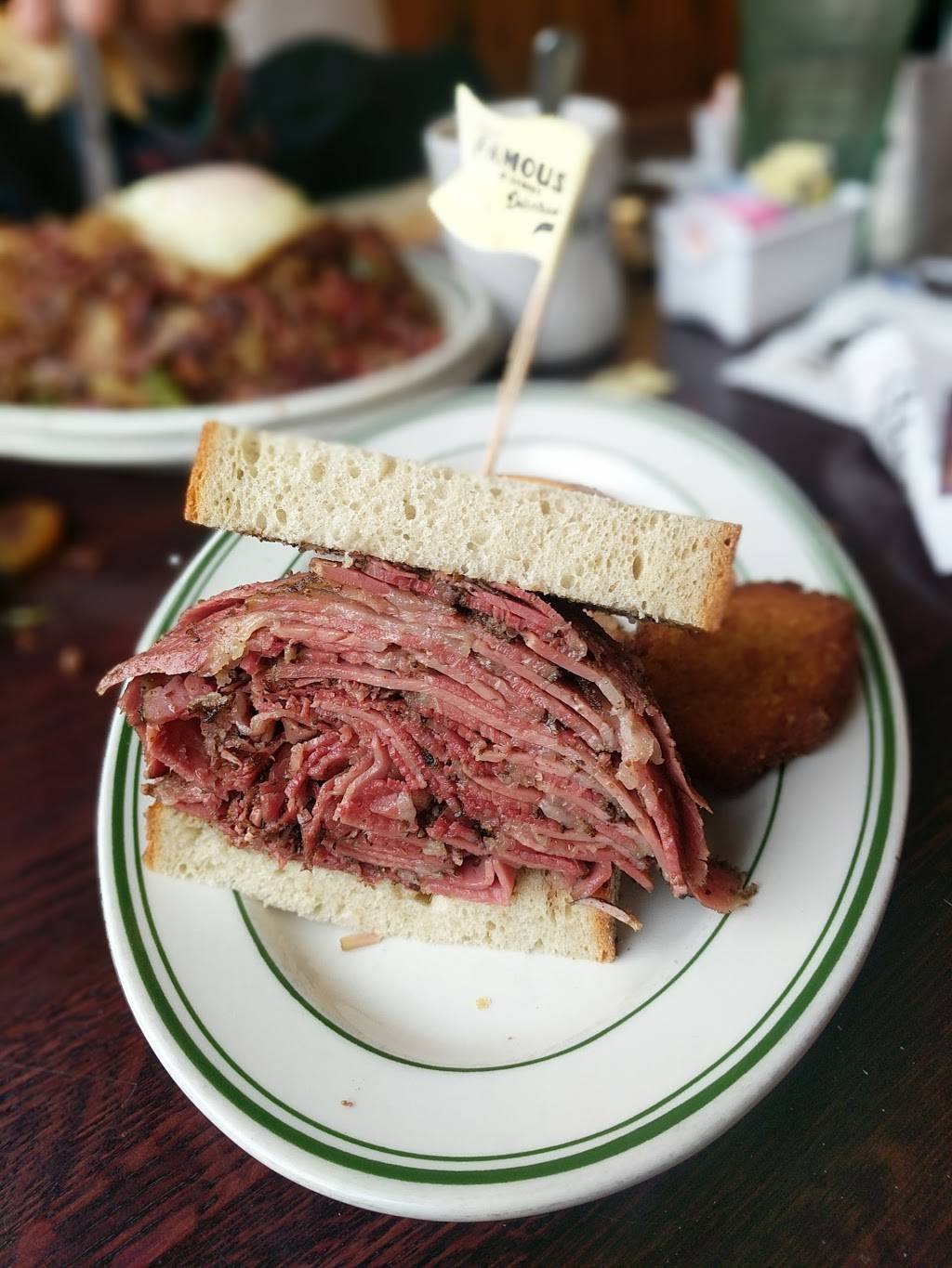 Famous 4th Street Delicatessen | restaurant | 700 S 4th St, Philadelphia, PA 19147, USA | 2159223274 OR +1 215-922-3274