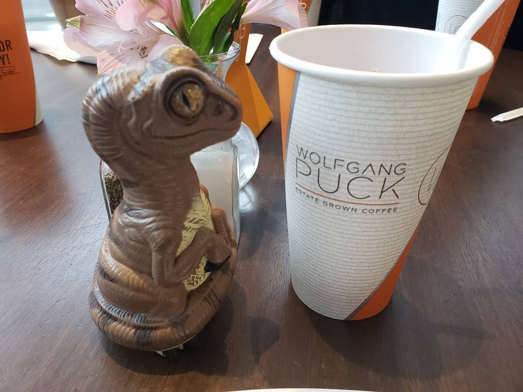 Wolfgang Puck Express | restaurant | 11100 Euclid Ave, Cleveland, OH 44106, USA | 2162863830 OR +1 216-286-3830