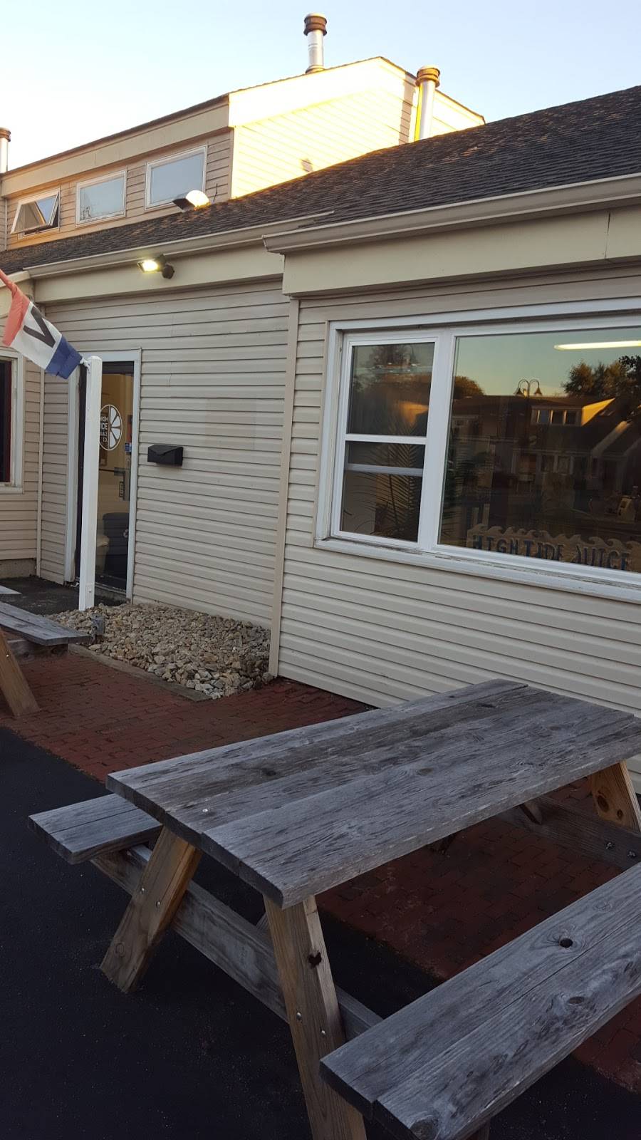 High Tide Juice Co. | restaurant | 55 Beach St, Westerly, RI 02891, USA | 4015961736 OR +1 401-596-1736