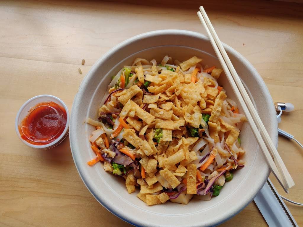 Freshii | restaurant | 2417 Yonge St, Toronto, ON M4P 2E7, Canada | 6477944595 OR +1 647-794-4595