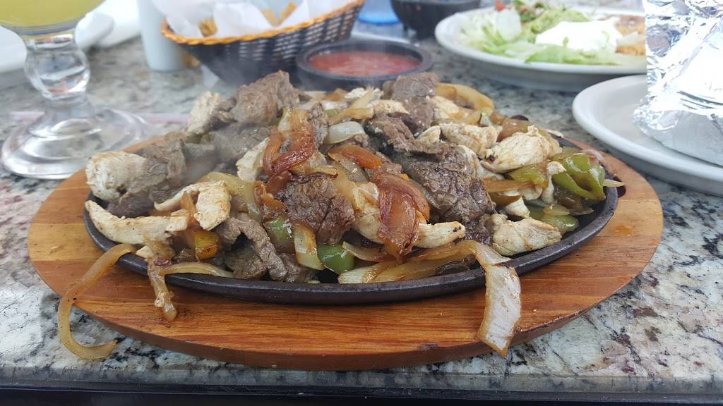 El Nopal | restaurant | 5444 New Cut Rd, Louisville, KY 40214, USA | 5023808447 OR +1 502-380-8447