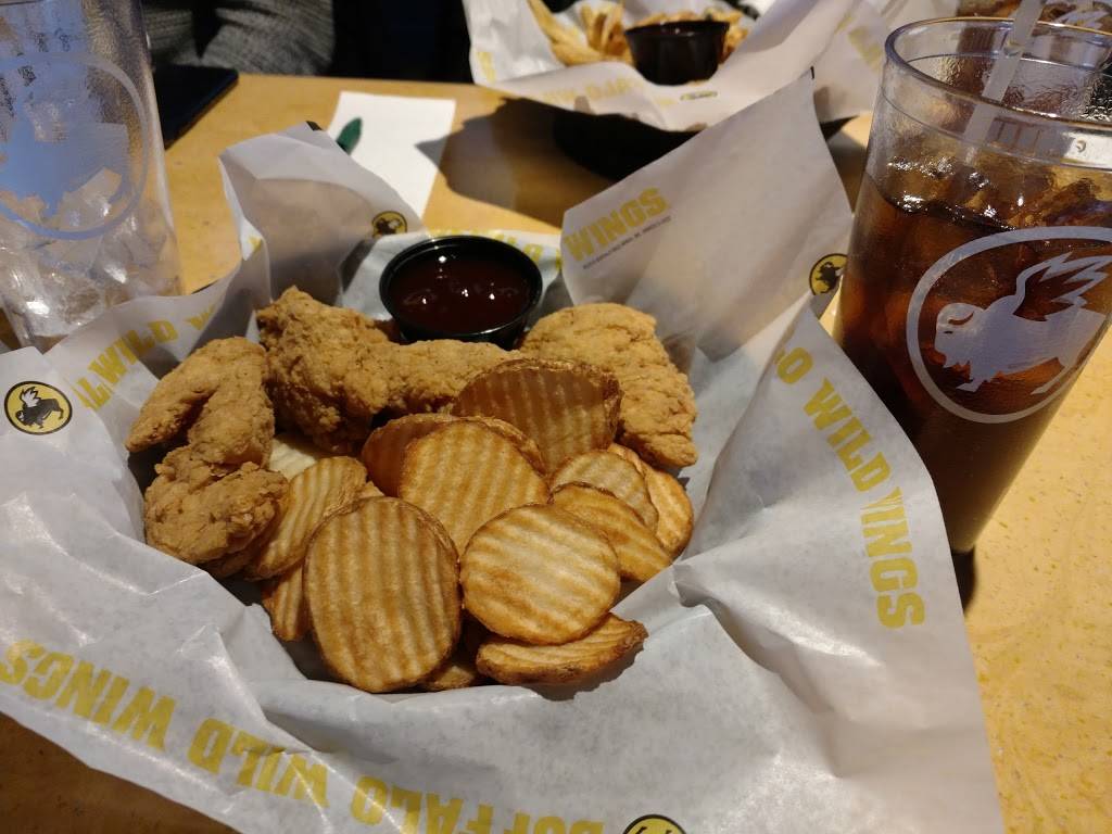 Buffalo Wild Wings | restaurant | 8440 Castleton Corner Dr, Indianapolis, IN 46250, USA | 3175772999 OR +1 317-577-2999
