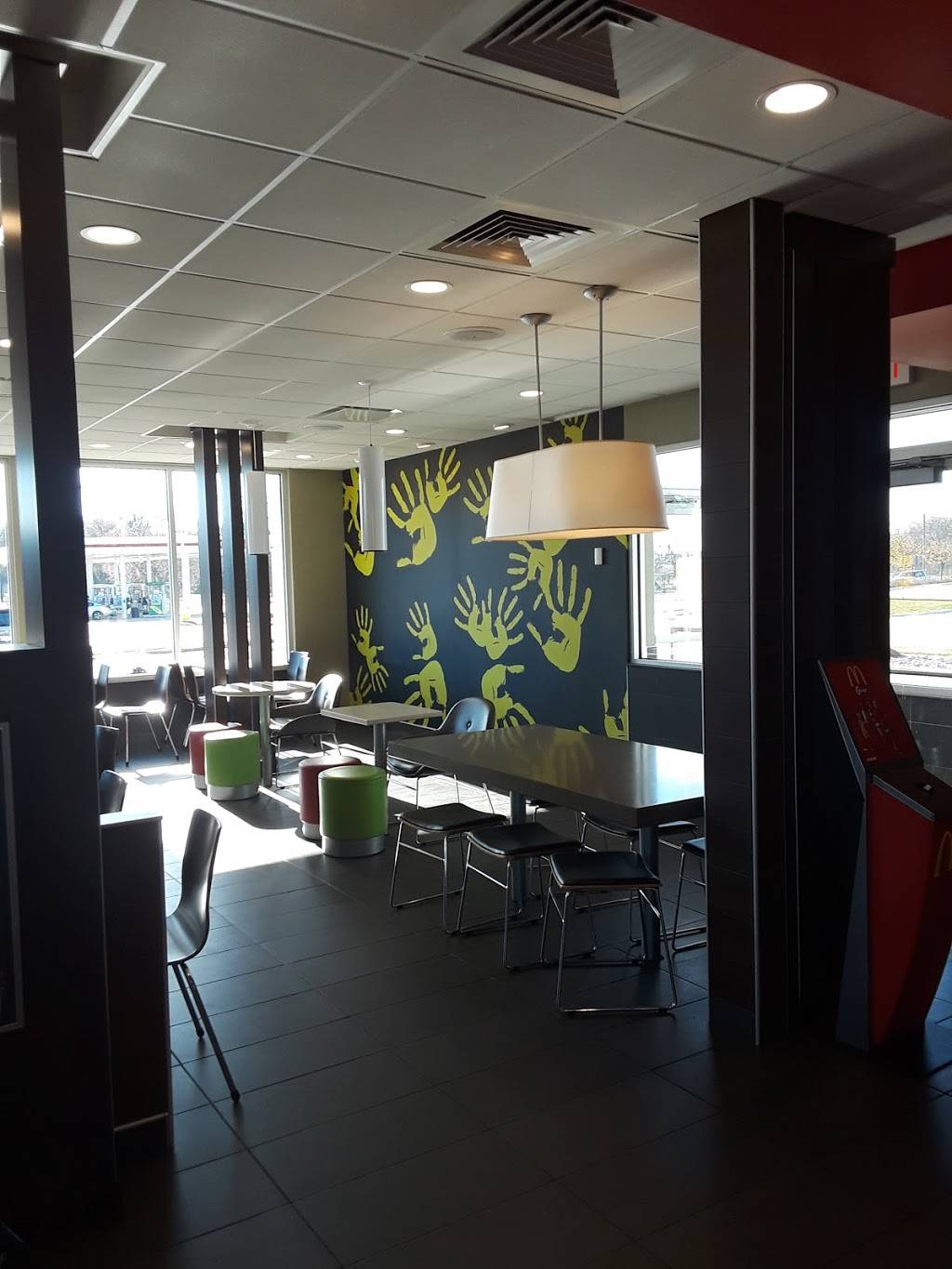 McDonalds | cafe | 105 Main St, Oconto, WI 54153, USA | 9208342744 OR +1 920-834-2744