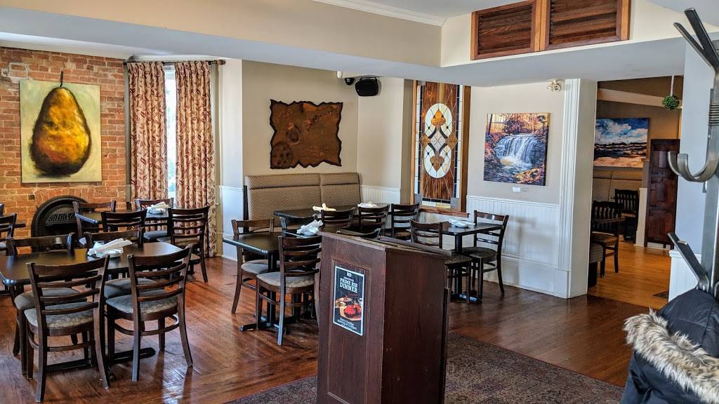 The Huron Club | restaurant | 94 Pine St, Collingwood, ON L9Y 2N9, Canada | 7052936677 OR +1 705-293-6677