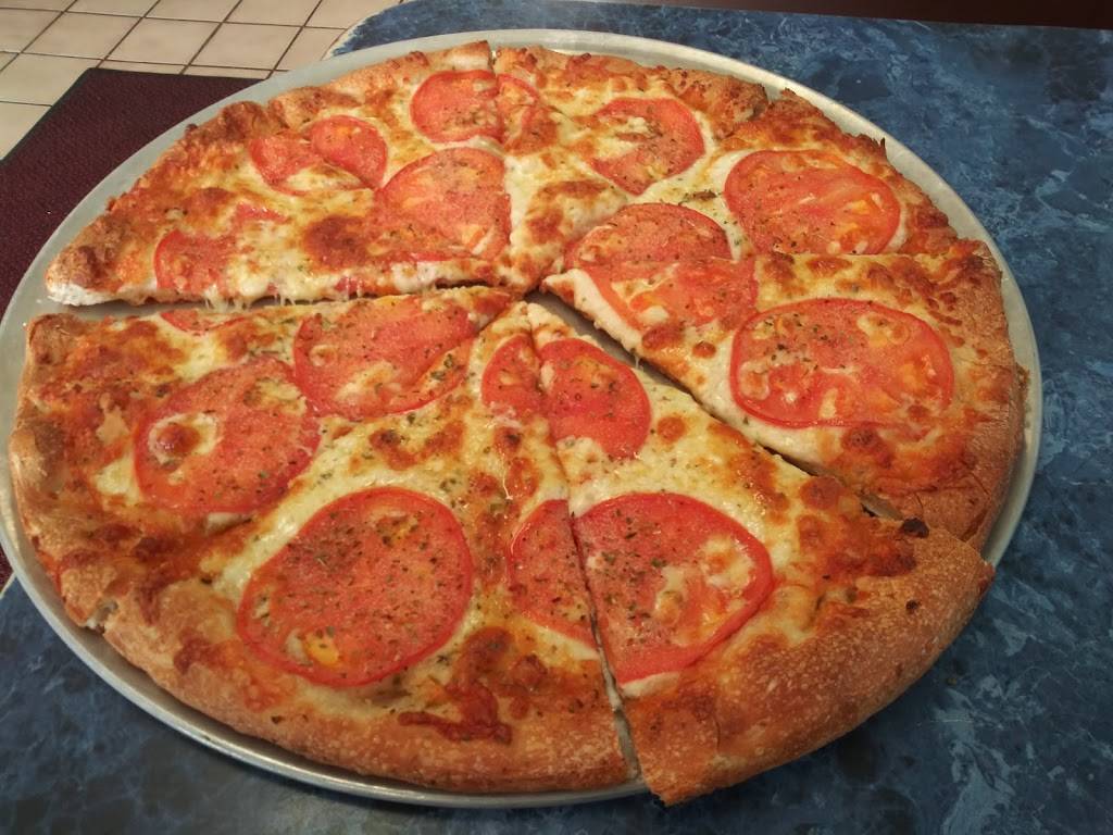 Famous Pizza | restaurant | 2071 Plainfield Pike, Johnston, RI 02919, USA | 4019462337 OR +1 401-946-2337