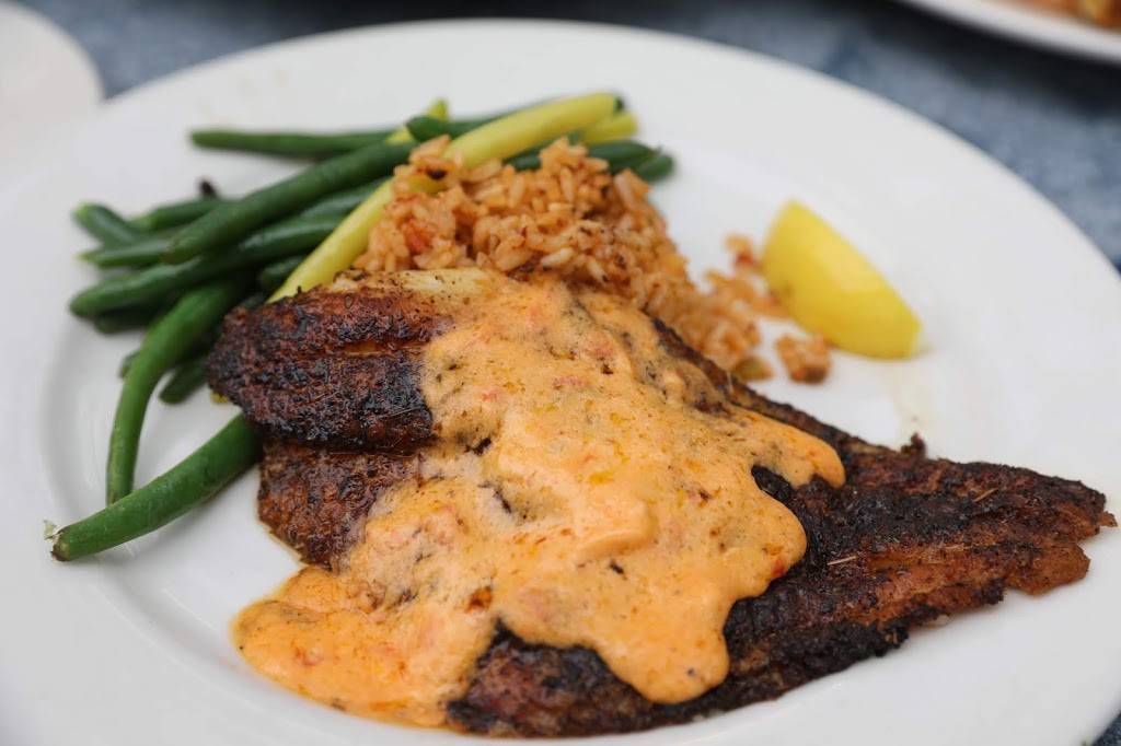 Skull Creek Boathouse | restaurant | 397 Squire Pope Rd, Hilton Head Island, SC 29926, USA | 8436813663 OR +1 843-681-3663