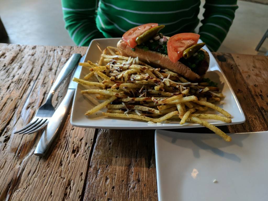 Studio 1212 Cafe & Wine Bar | restaurant | 1212 Marine St, Green Bay, WI 54301, USA | 9205449682 OR +1 920-544-9682