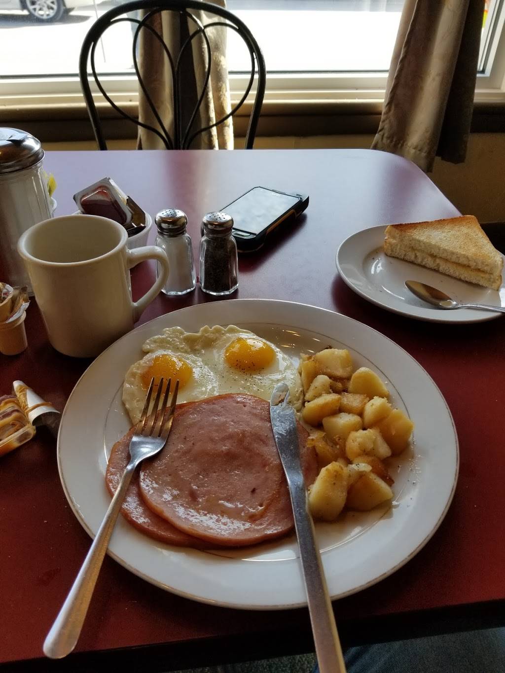 Judys Place | restaurant | 21 William St S, Lindsay, ON K9V 3A3, Canada | 7058784719 OR +1 705-878-4719