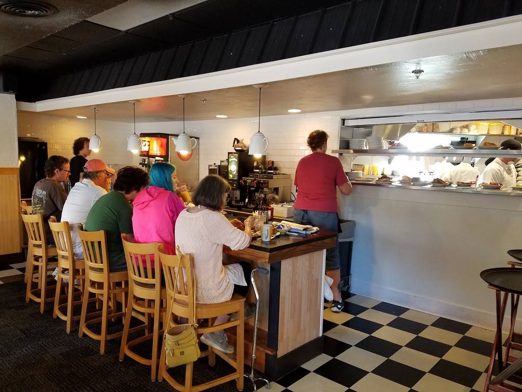 Wolfgangs Restaurant | restaurant | 1530 Wealthy St SE, Grand Rapids, MI 49506, USA | 6164545776 OR +1 616-454-5776