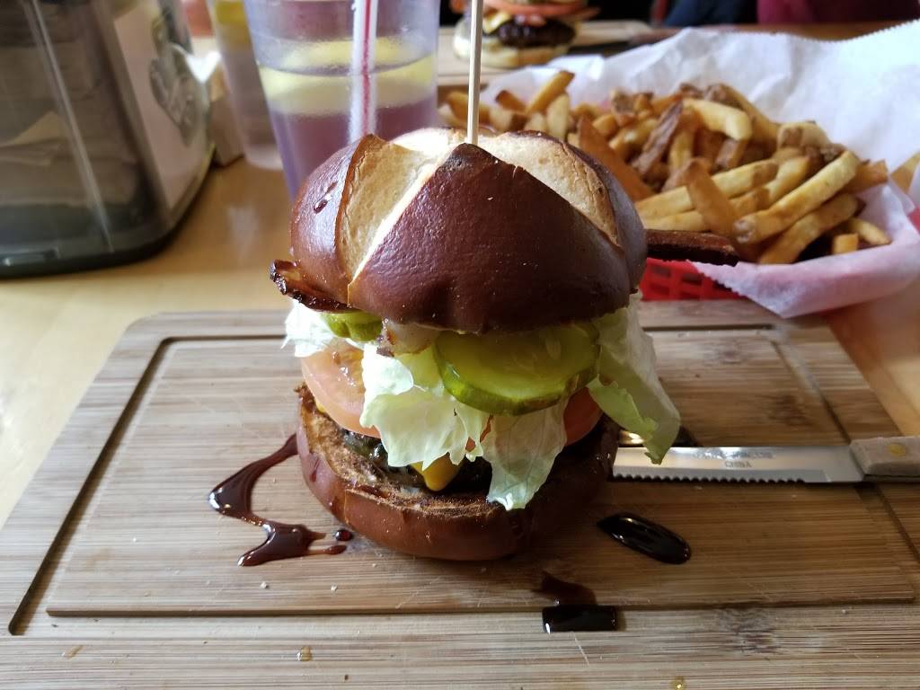 Butcher & The Burger | restaurant | 1021 W Armitage Ave, Chicago, IL 60614, USA | 7736973735 OR +1 773-697-3735