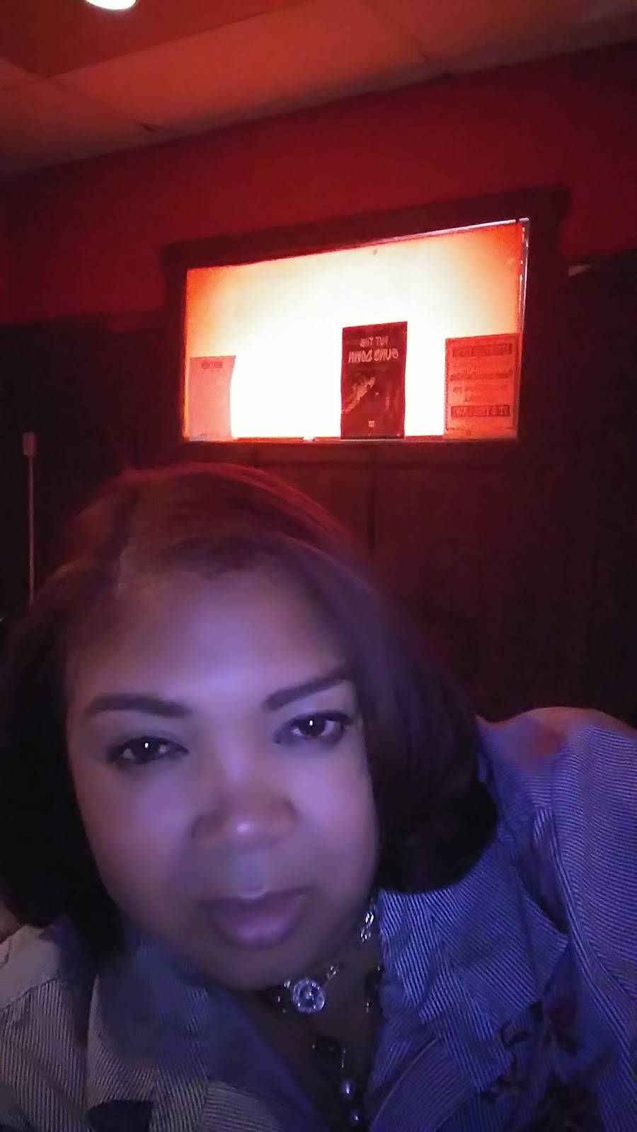 Moniques Lounge | restaurant | 2236 W Indiana Ave, Philadelphia, PA 19132, USA | 2152274207 OR +1 215-227-4207