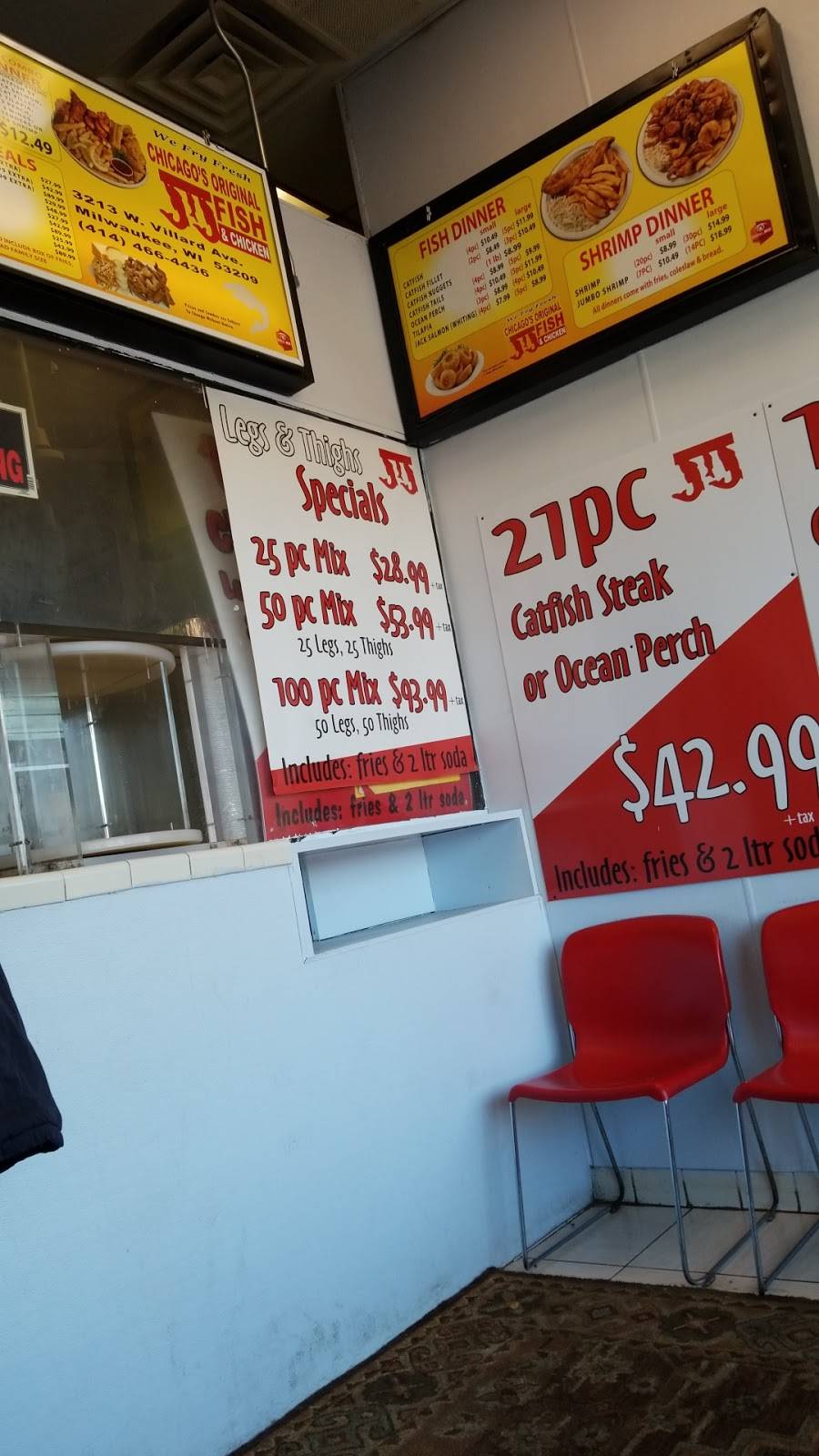 JJ Fish & Chicken | restaurant | 3213 W Villard Ave, Milwaukee, WI 53209, USA | 4144664436 OR +1 414-466-4436