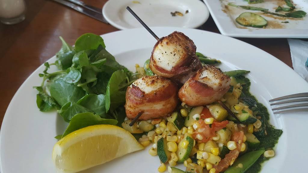 The Back Eddy | restaurant | 1 Bridge Road, Westport, MA 02790, USA | 5086366500 OR +1 508-636-6500