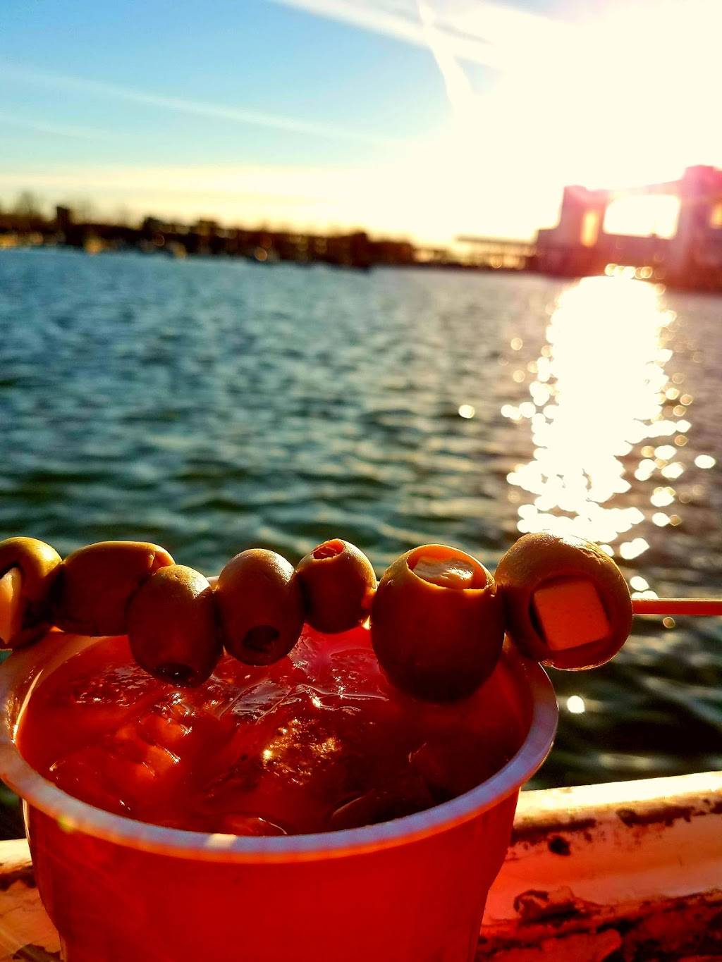 The Cove Bay-Side Restaurant & Tavern | restaurant | 2 State St, Erie, PA 16507, USA | 8144547160 OR +1 814-454-7160