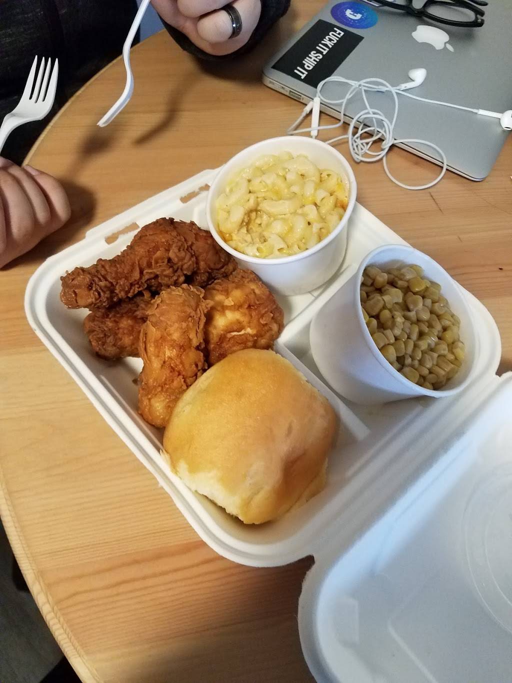 Ezells Famous Chicken | restaurant | 501 23rd AVE (23rd &, E Jefferson St, Seattle, WA 98122, USA | 2063244141 OR +1 206-324-4141