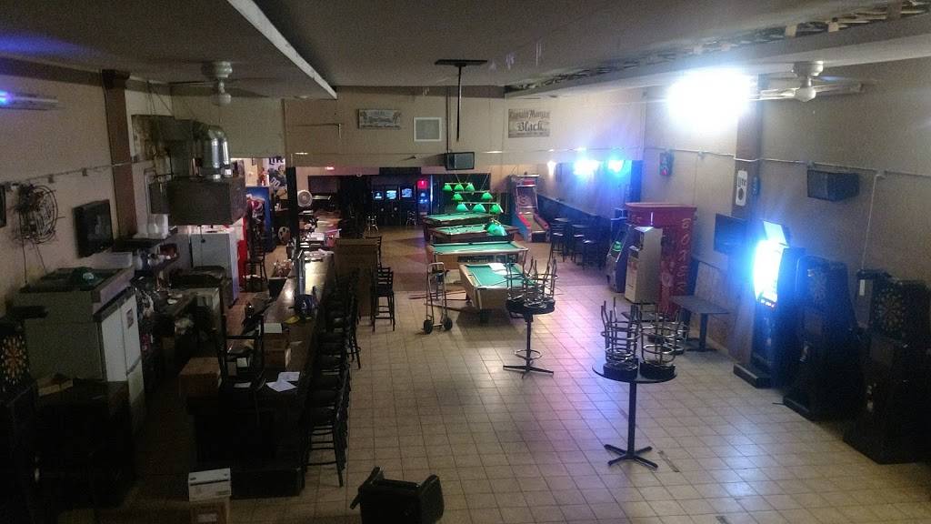 Badger Bar | restaurant | 326 E Main St, Reedsburg, WI 53959, USA | 6087683402 OR +1 608-768-3402