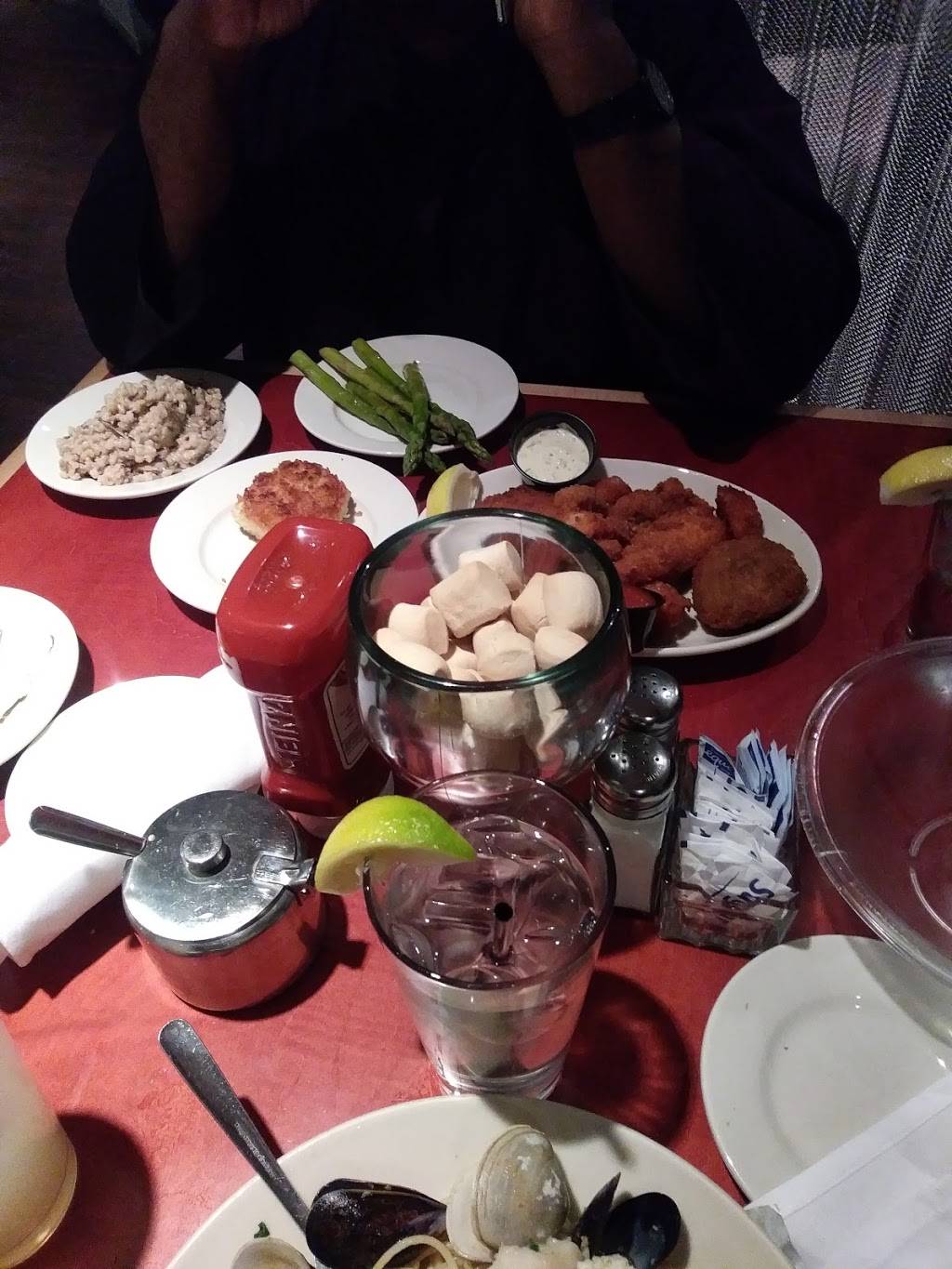 Burger Bar at Gallos | restaurant | 3013, 8101, Roosevelt Blvd, Philadelphia, PA 19152, USA | 2153330484 OR +1 215-333-0484