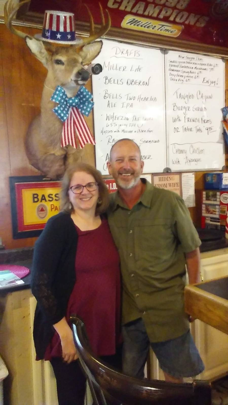 Jodis Tangled Antler | restaurant | 15015 US-31, Beulah, MI 49617, USA | 2313252480 OR +1 231-325-2480