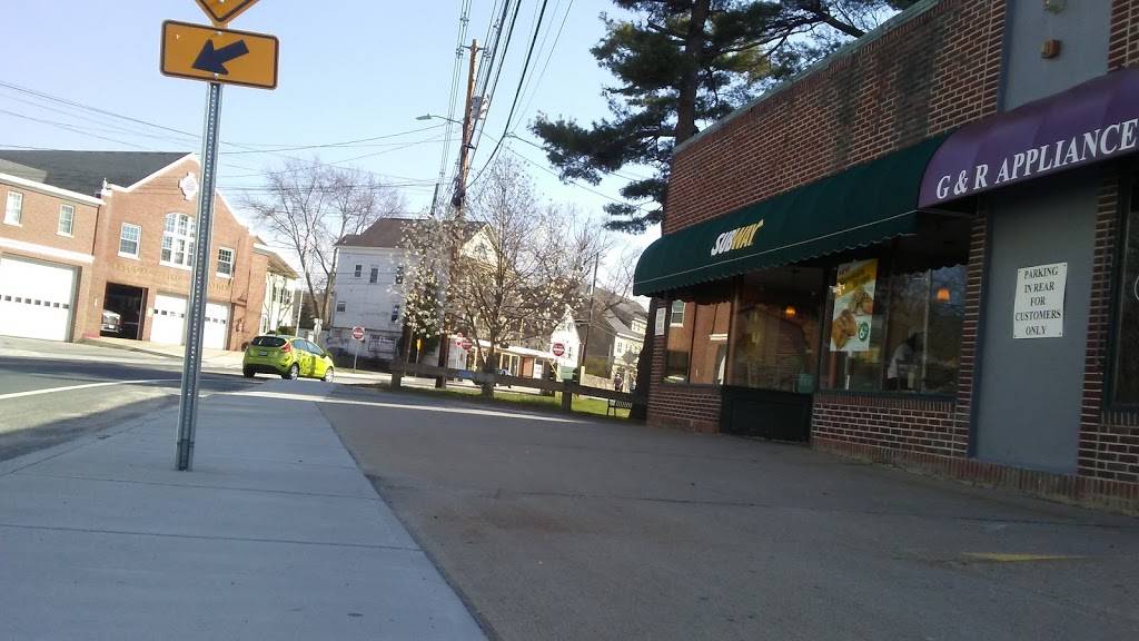 Subway | restaurant | 130 S Main St, Pascoag, RI 02859, USA | 4015683077 OR +1 401-568-3077